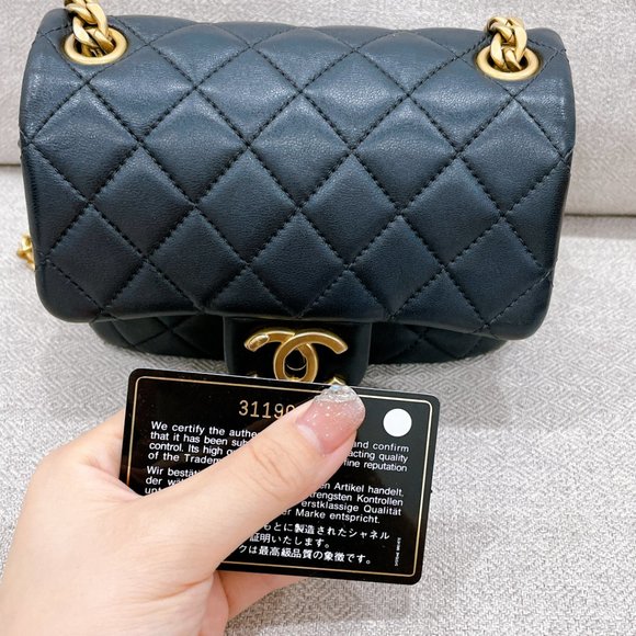 90% NEW CHANEL BLACK LAMB LEATHER SQUARE BAG - Picture 4 of 16